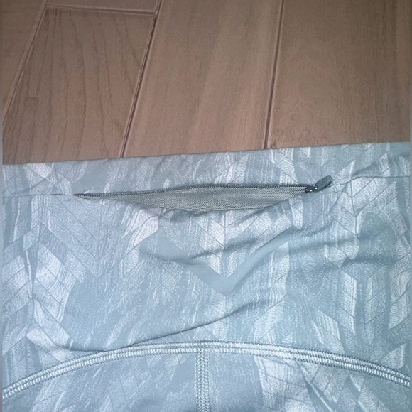 lululemon Swift Speed High-Rise Crop 21" Chevron Jacquard Silver Blue White - Picture 5 of 7